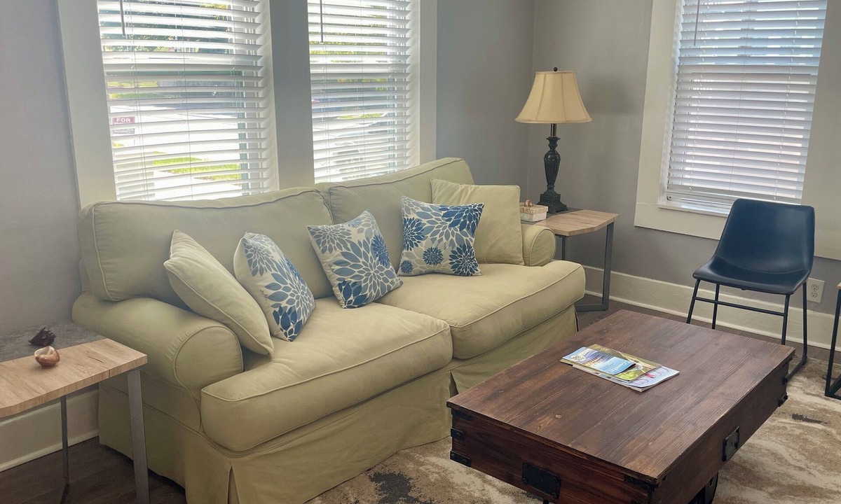 San Jacinto Apartment | 1 1/2 blocks to beach right near Pleasure Pier. Close to cruise terminal too!