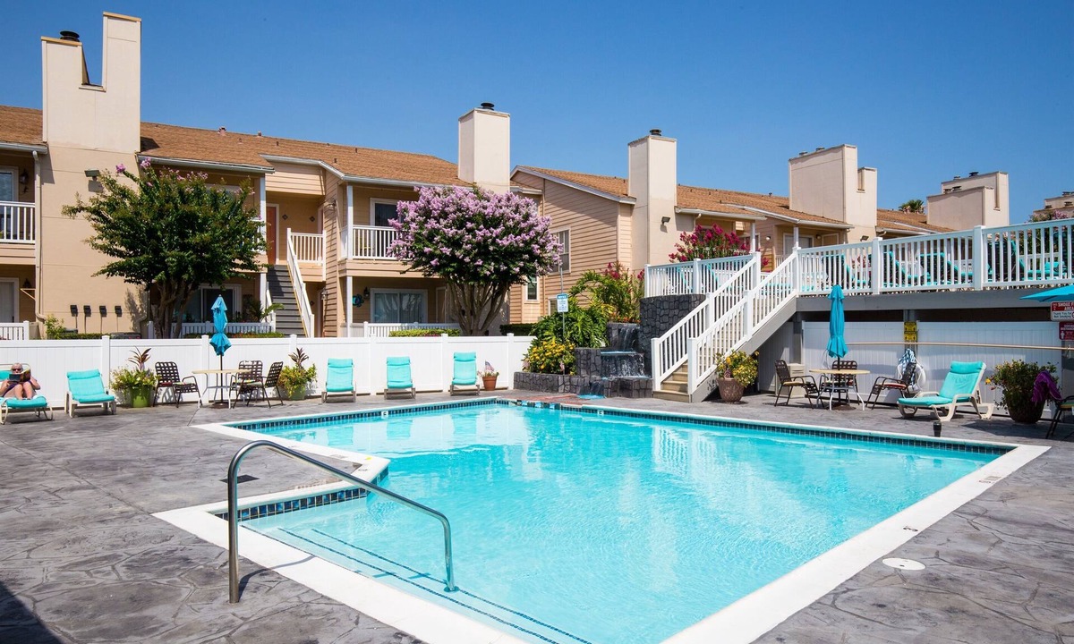 Galveston Condo | 1/1 Condo On Quiet West End Pool 1/4 Mile to Gulf/Long Term Welcomed Tropical