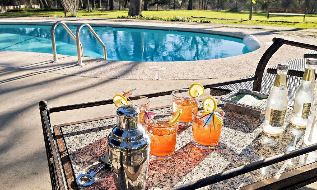 San Marcos House | 10 Bedroom Hill Country Retreat with Pickleball, Tennis and Pool- Stonehaven Ran