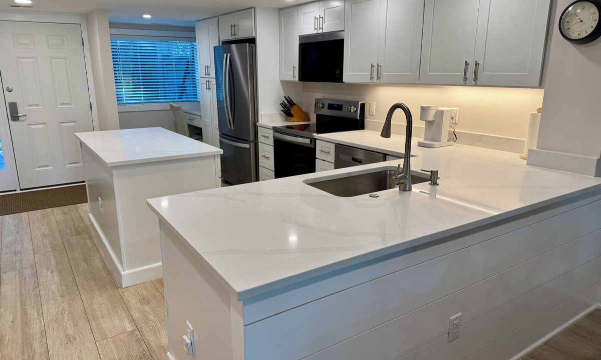 Shipyard Plantation House | 117 Greens-Updated 2BR w/Golf Views & Steps to Beach