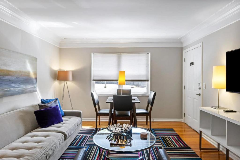 Brookwood Apartment | 15 Standish Ave NW