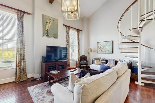 French Quarter House | 195 East Bay