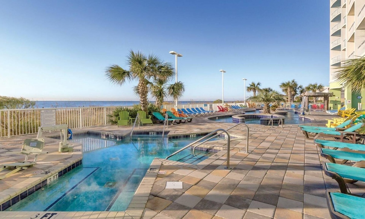 Cherry Grove Beach Resort | 2 Bedroom Deluxe Oceanfront at Club Wyndham Towers on the Grove