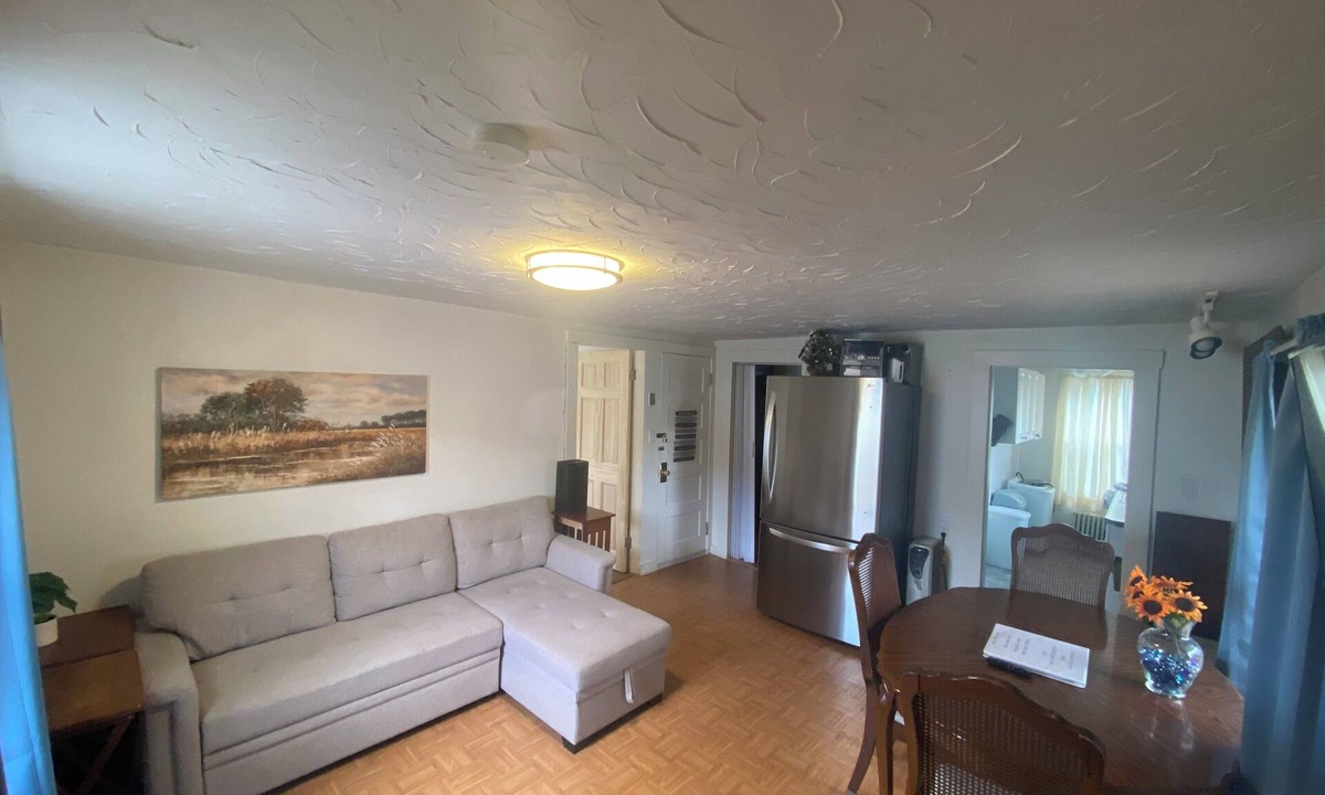 Marlborough House | 2-bedroom house in lovely Marlborough with AC and comfort