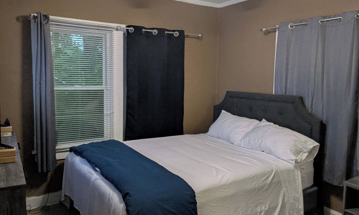 Foxtown East House | 2-bedroom Remodeled delightful Bungalo style house Kansas City with cental AC