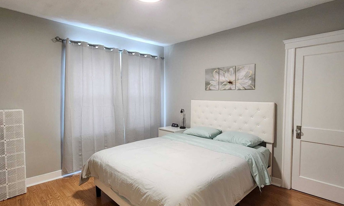 Everett House | 2 bedroom's 1 bathroom 10 min-Airport/Downtown Boston 7 min-Encore Casino