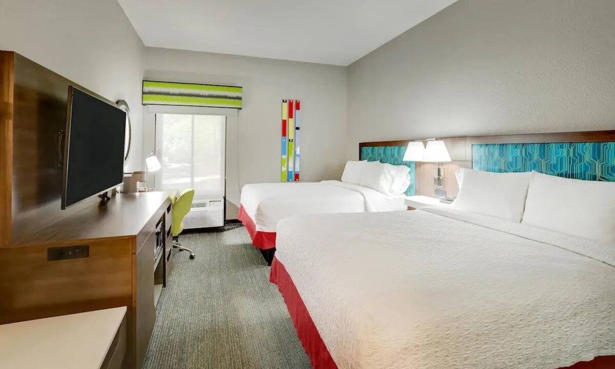 Polk Village Hotel | 2 Efficient Rooms for Families Visiting Port Royal – 6.3 Miles | Pet-Friendly