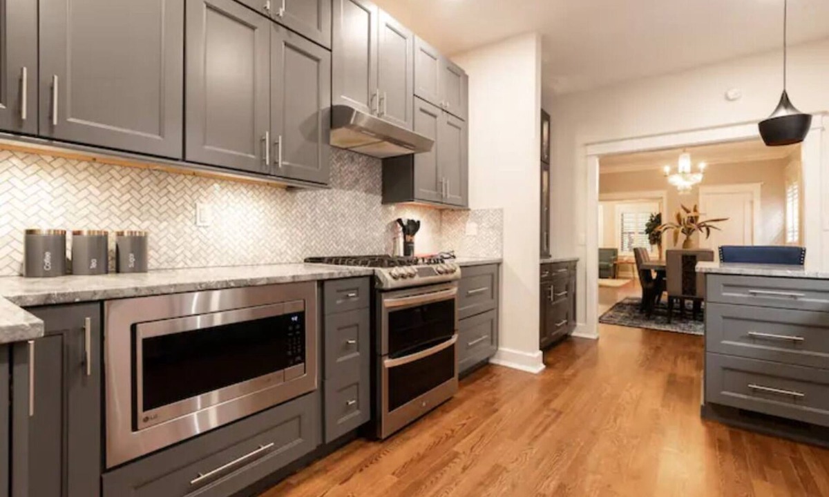 Hanover Place Apartment | 2 KING Beds+ Heated Bathroom Floor + Close to Westport
