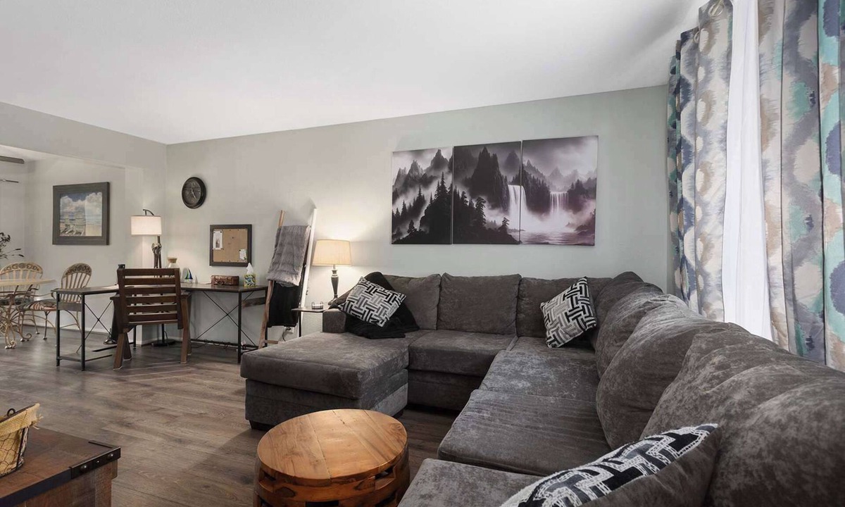 Grandview House | 2BR Townhome KingBeds back patio to relax