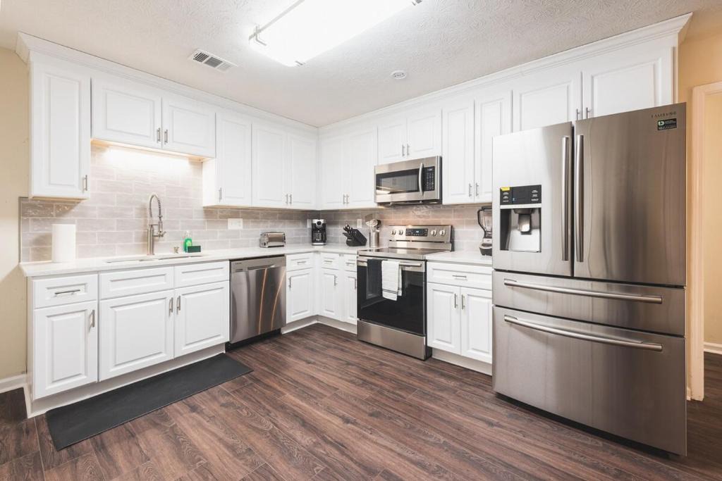 Conyers House | 2BR Townhome - Sleeps 5 - Near GA Horse Park