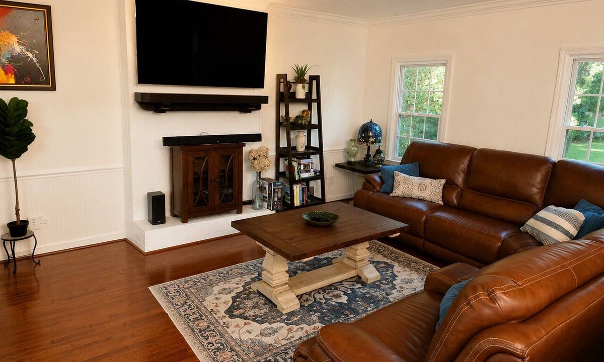 Kennesaw House | 3 bed 2 bath in Kennesaw with Game Room Near KSU and Truist Park