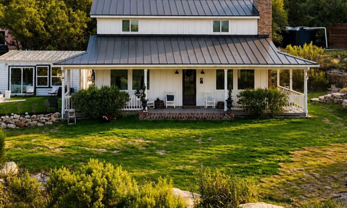 Spring Branch House | 3 Houses a Farm Sleeps 20, Swimming Hole, Pools, Hot Tubs, Views