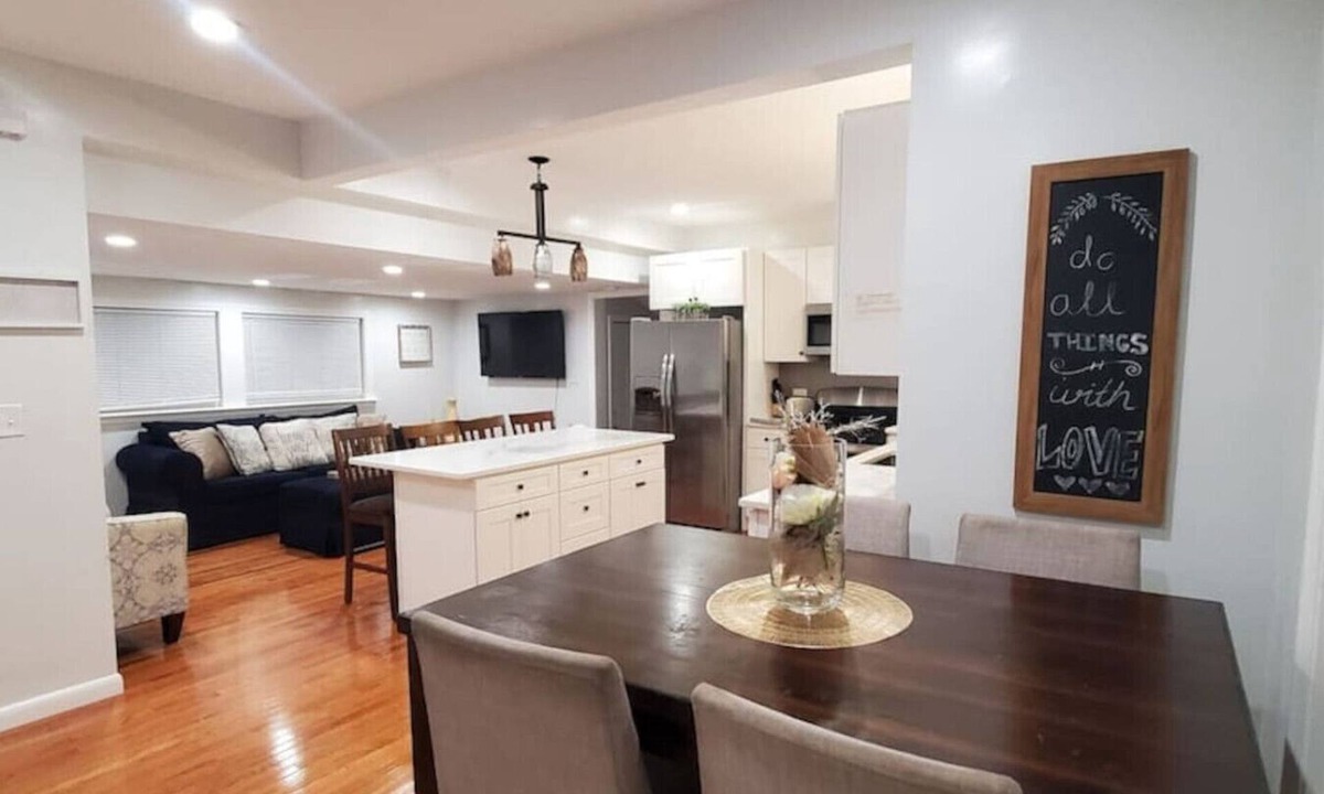Everett House | 3 Large Bedrooms | Modern Décor | Spacious