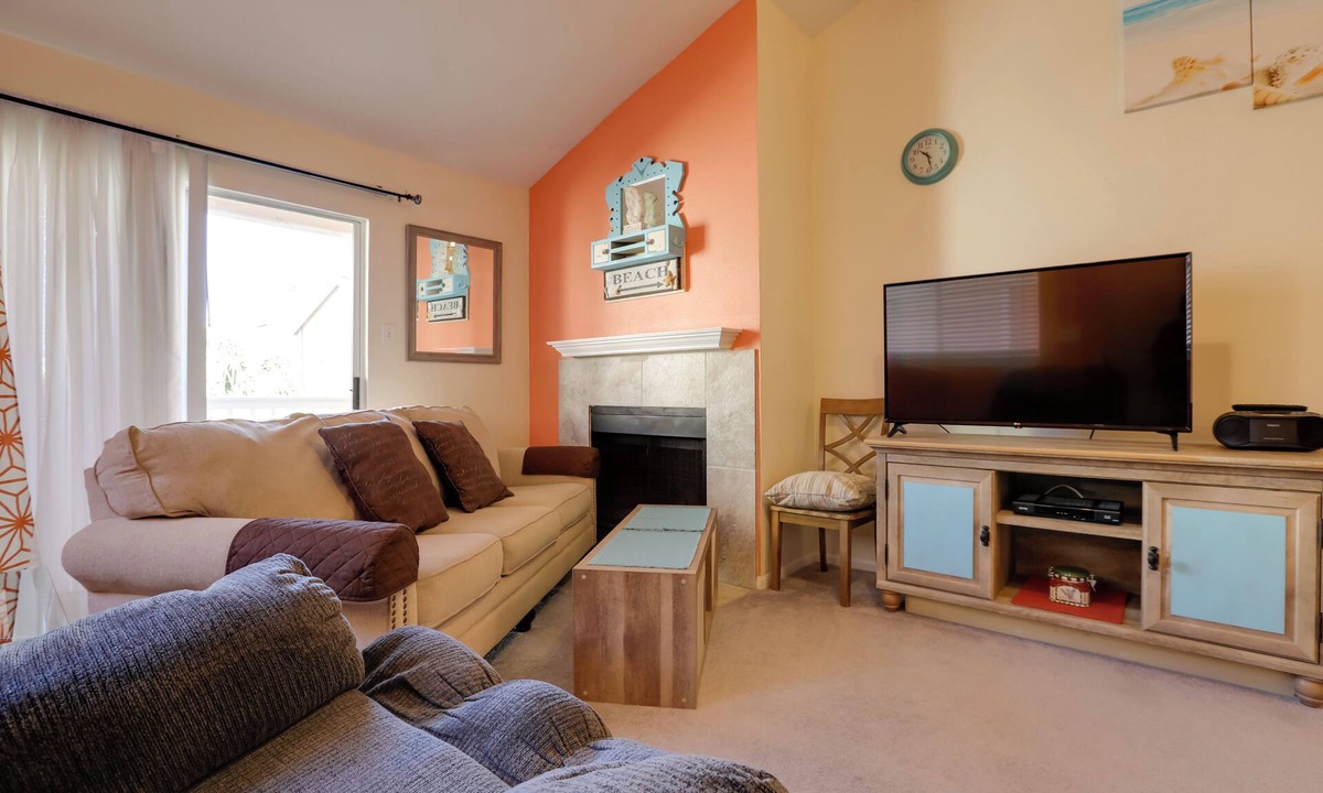 Galveston Condo | 3 Mi to Moody Gardens: Couple's Beach Retreat