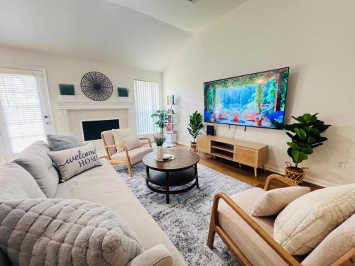 Barker House | 3BR-2 BA Cozy Hub Katy - Close to Cypress