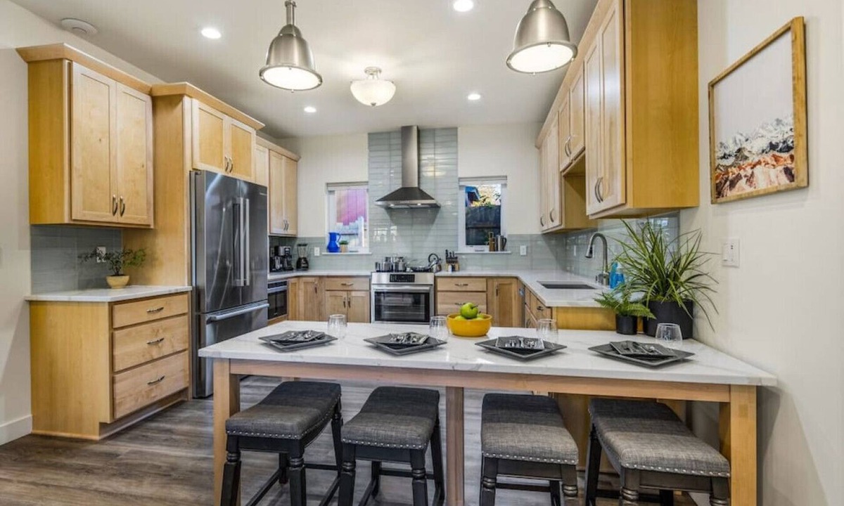 North Star House | 4 BR Spacious Home Next to Trails & Parks