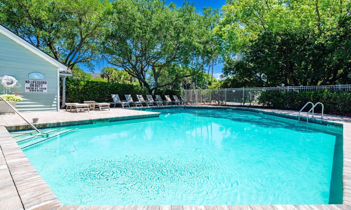 Pelican Bay House | 5 Min Walk to Beach & Community Pool; Views of Lagoon & Ocean from Rooftop Deck; Great for Families!