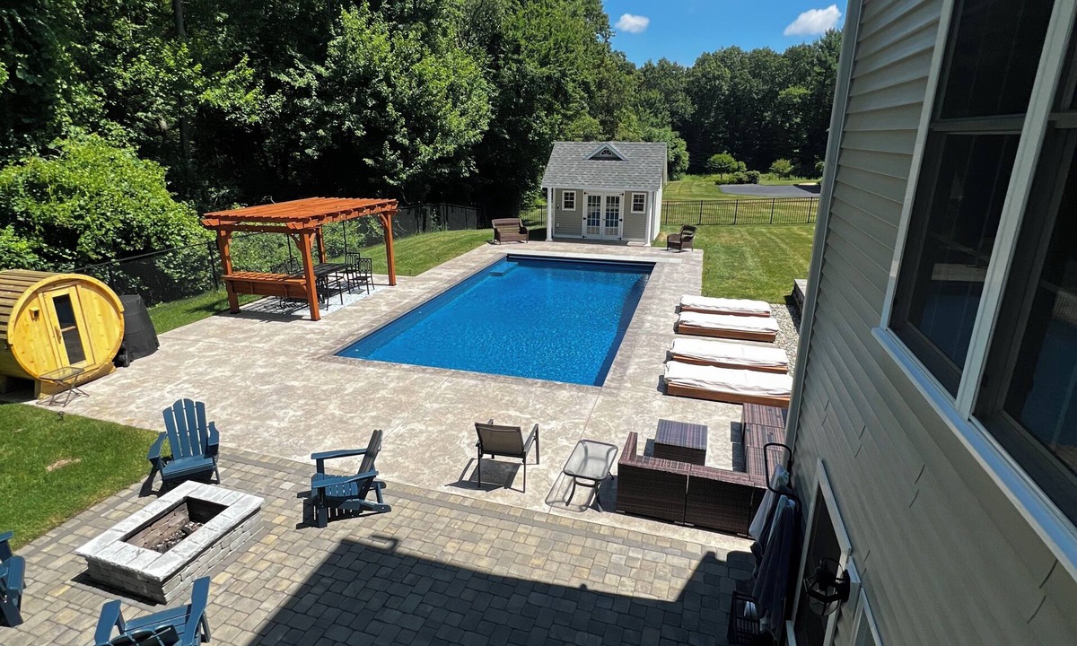 East Walpole House | 5 Minutes from World Cup Venue! Luxury Backyard Pool, Sauna & Gym in Walpole!