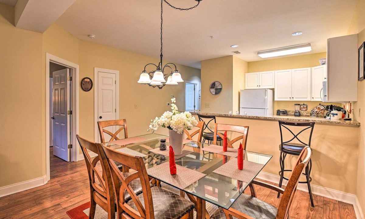 Carolina Forest Condo | 6 Mi to Boardwalk: Condo w/Pool in Myrtle Beach