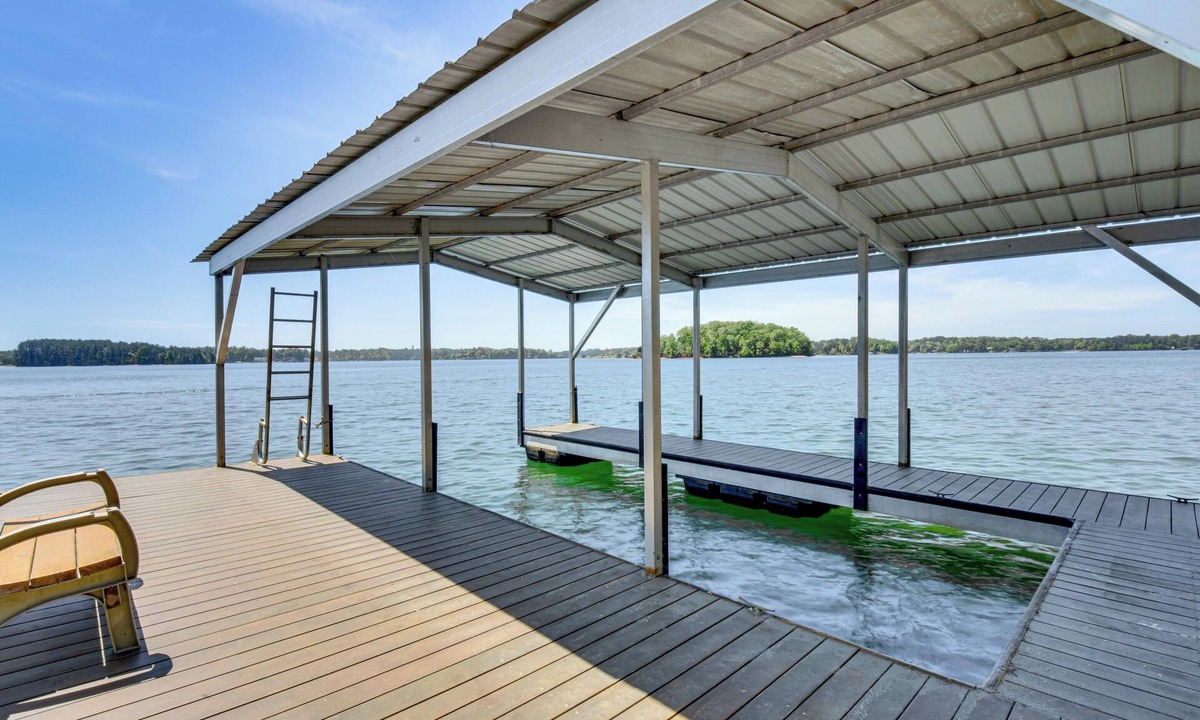 Seneca House | 6 Mi to South Cove Boat Ramp! Lake Keowee Escape