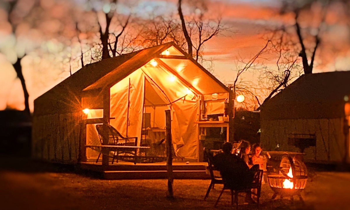 Prairie Lea House | # 7 Son's Blue River Camp - Glamping Cabin w/1 Queen, 1 Twi