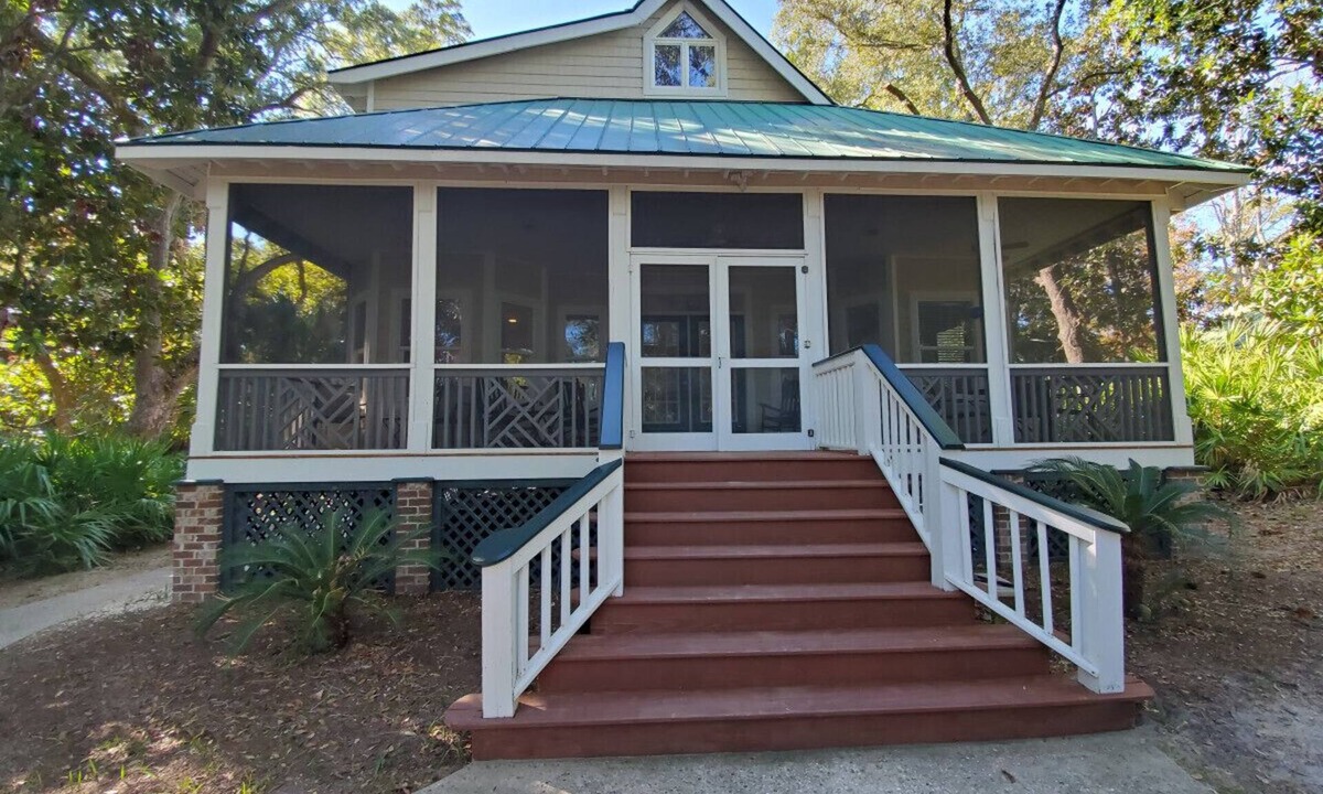 Saint Helena Island House | 8 Davis Love - Larger Living Area Than Most