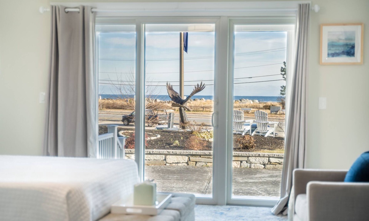 Hampton House | 935 Ocean A Beachside Inn