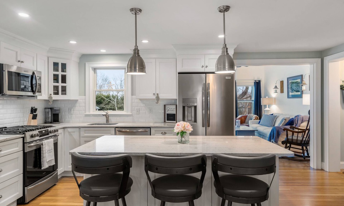 Sandwich House | 96 Knott Ave