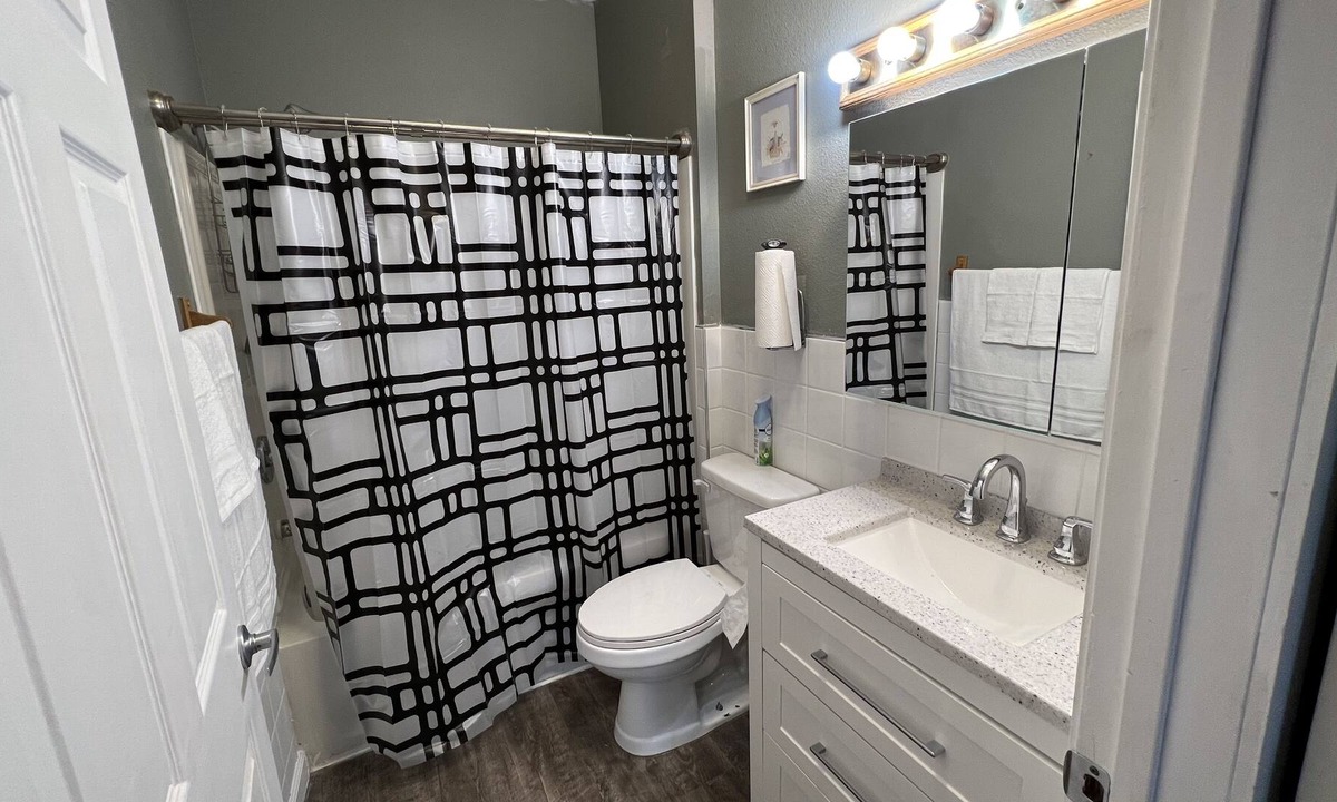 Midtown Anchorage House | Adorable 4 BR/2 BA guesthouse in Midtown Anchorage