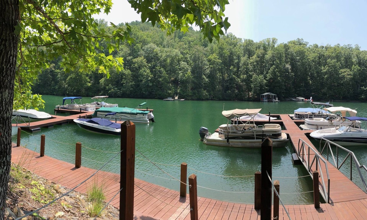 Sunset House | Affordable! Pet friendly! Close to Clemson! Boat slip included!