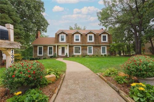 Shawnee House | All-King Beds, Chefs Kitchen, Quiet Outdoor Oasis
