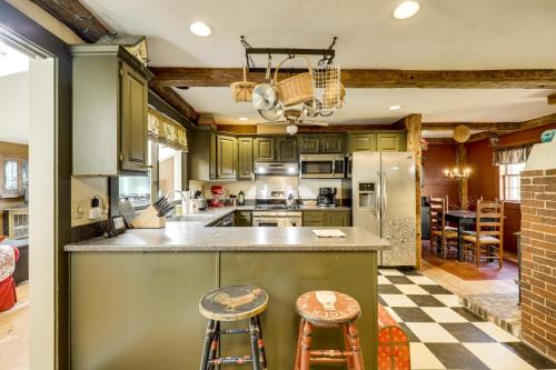 Bradford House | All-Season Lakefront Escape 8 Mi to Mount Sunapee