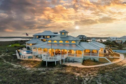 Inlet Harbour House | Alpha At The Point