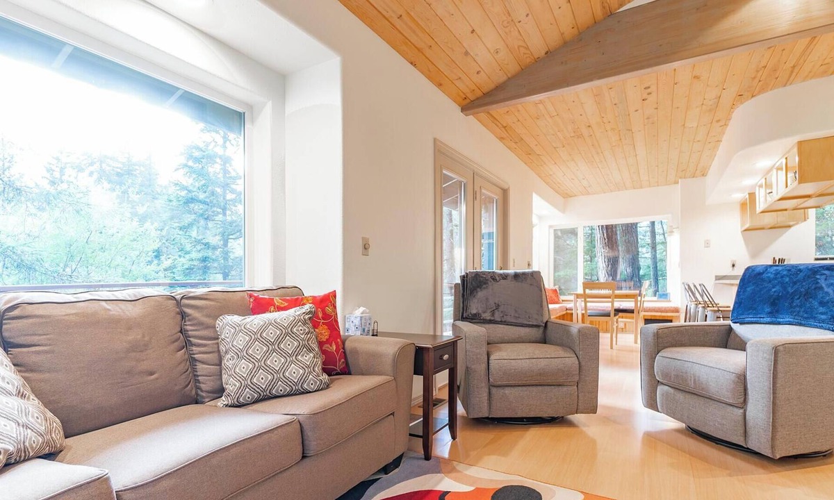 Alyeska Cabin | Amazing cabin close to lifts, brewery, dining, hiking and biking.