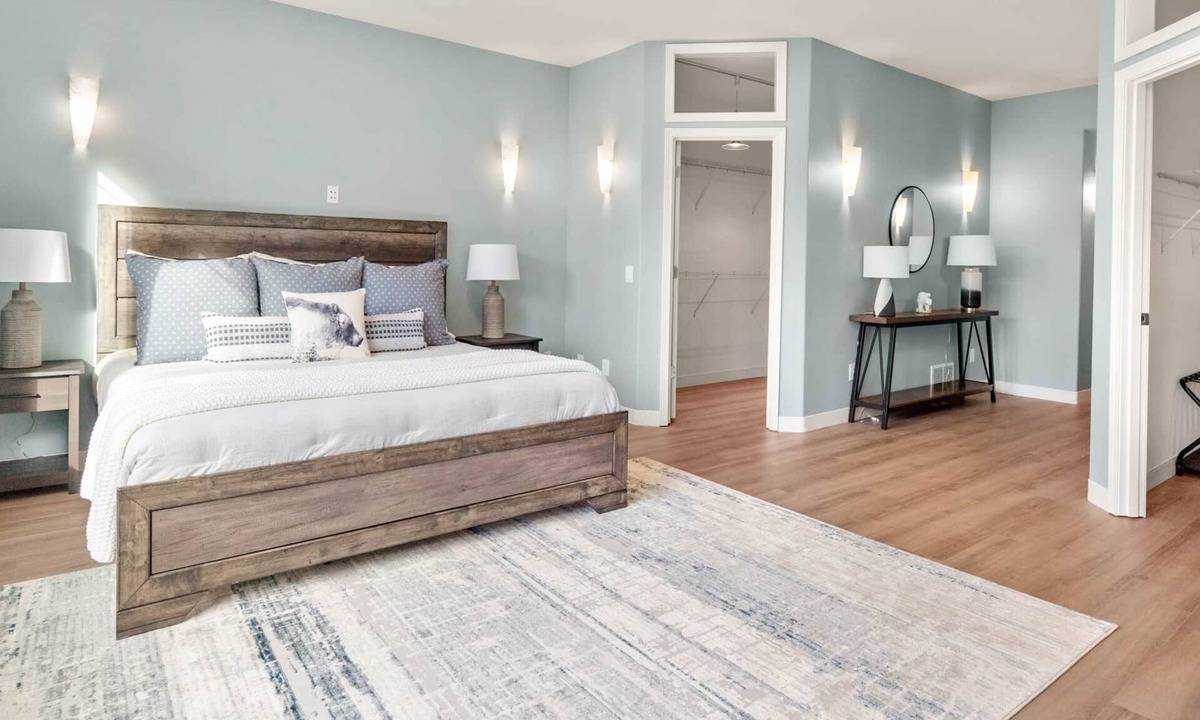 Sand Lake Villa | Anchorage Group Retreat | Dual King Suites + Theatre & Game