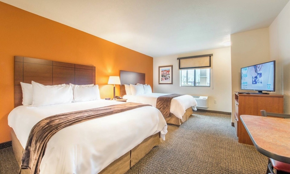 Midtown Anchorage Hotel | Anchorage Stays with Free Parking, Pet-Friendly Rooms and Kitchenettes