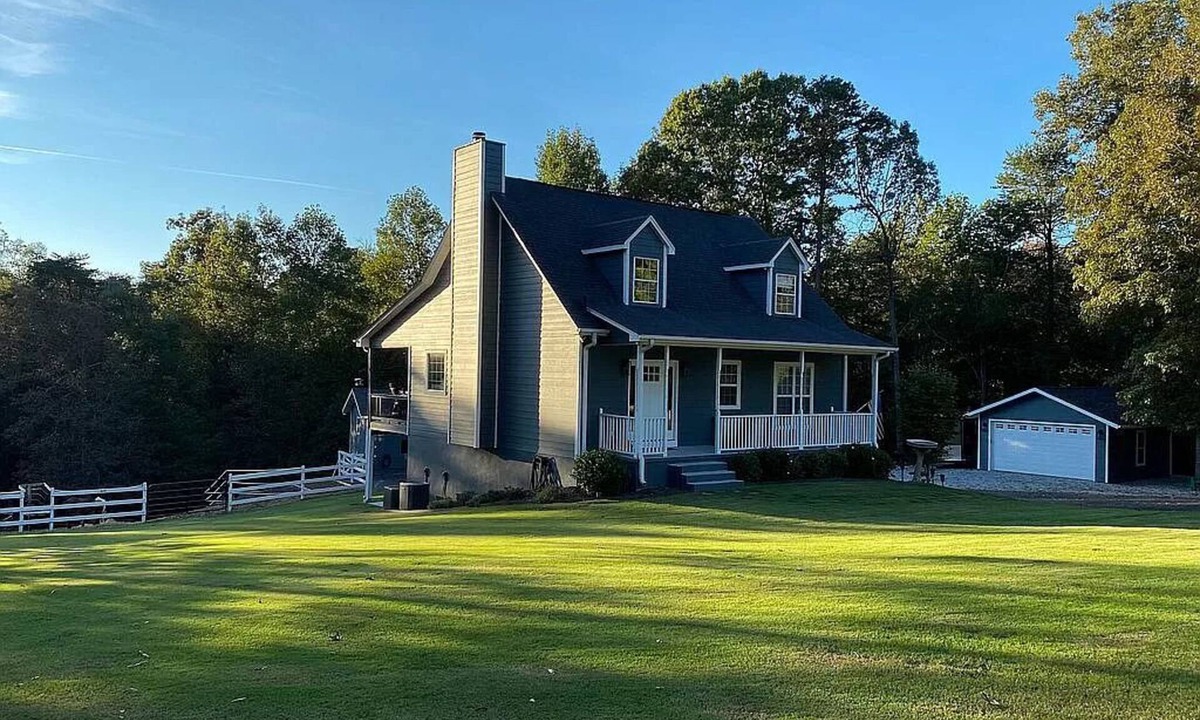 Conestee House | AUG/SEPT SALE FIREPIT TREE-FORT RETREAT 6 miles to Reedy Falls, 1.5 to Conastee
