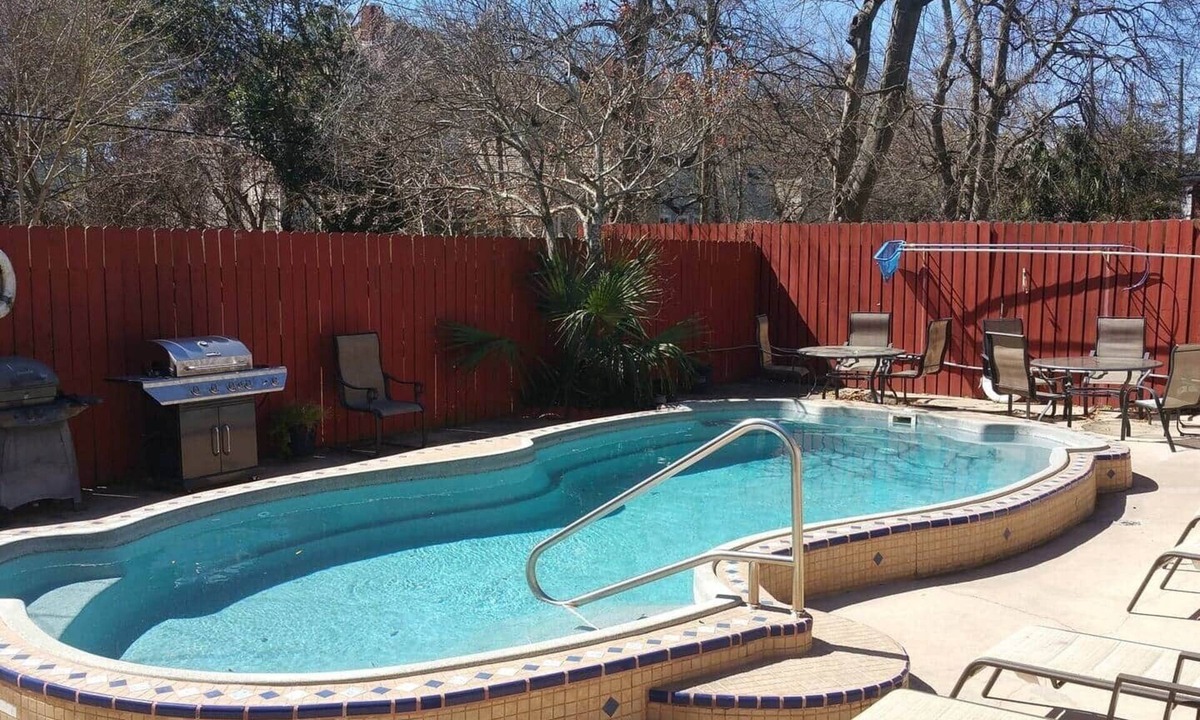 Beach Institute House | Awesome Downtown Condo with Pool!