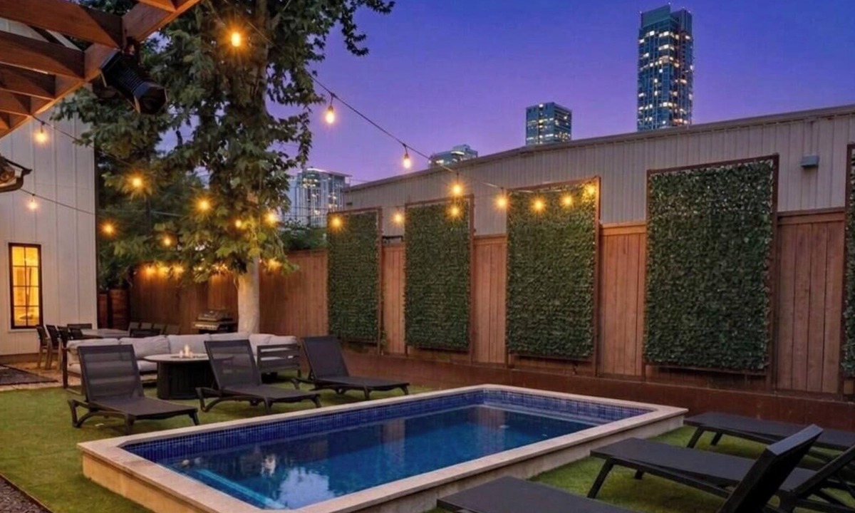 East Cesar Chavez House | Backyard Oasis + Private Pool + Walk to Downtown - Eastside Oasis!