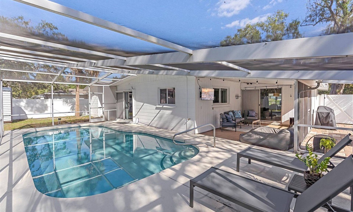 Sarasota House | Bahama Breeze | Private Pool w/Patio + Outdoor TV!