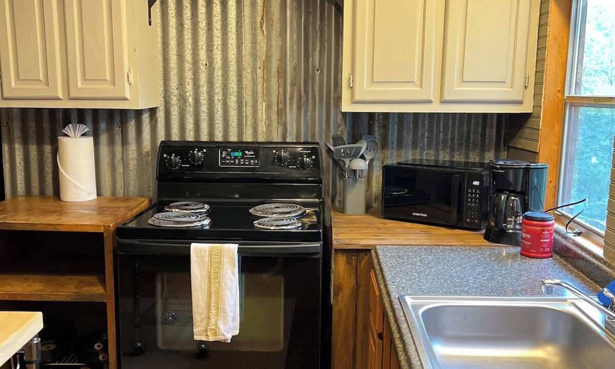 Cedar Creek Cabin | Basic Accommodation In Cedar Creek/Bastrop