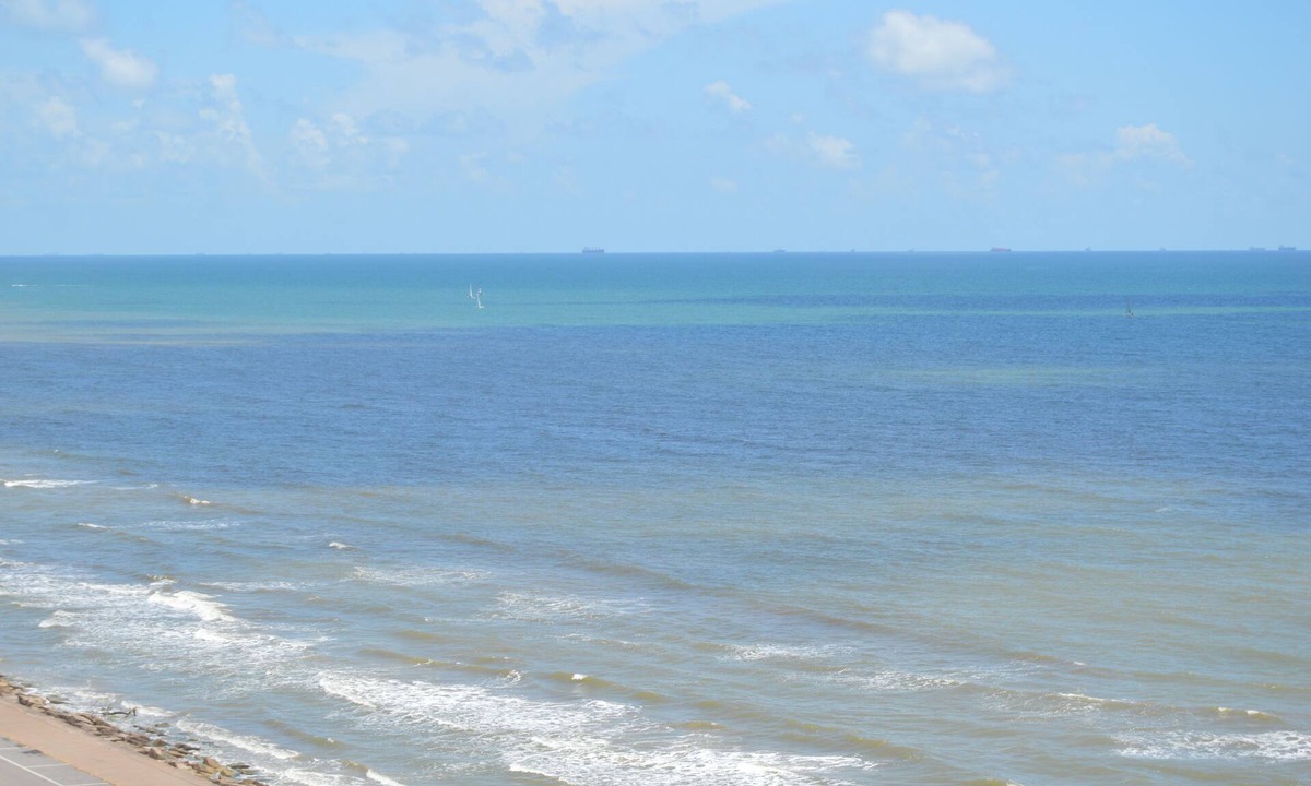 Galveston Condo | Beach Front + Magnificent View + Huge Balcony + Pool + Tennis