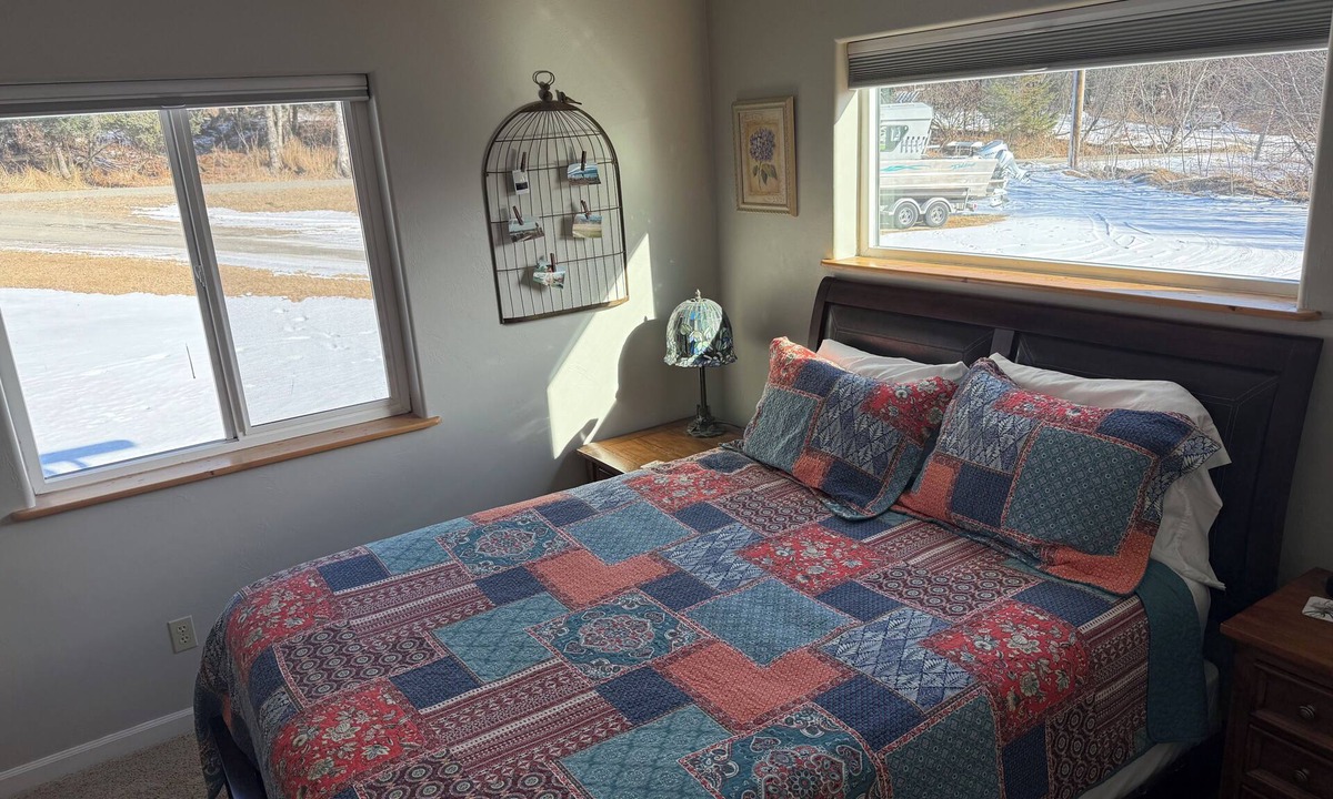 Kachemak House | Bear Canyon Cottages - Bird House