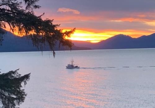 Wrangell House | Beautiful 3 Bedroom 2 Bathroom Ocean Front Property in Wrangell Alaska with 1 Bonus room and a Loft