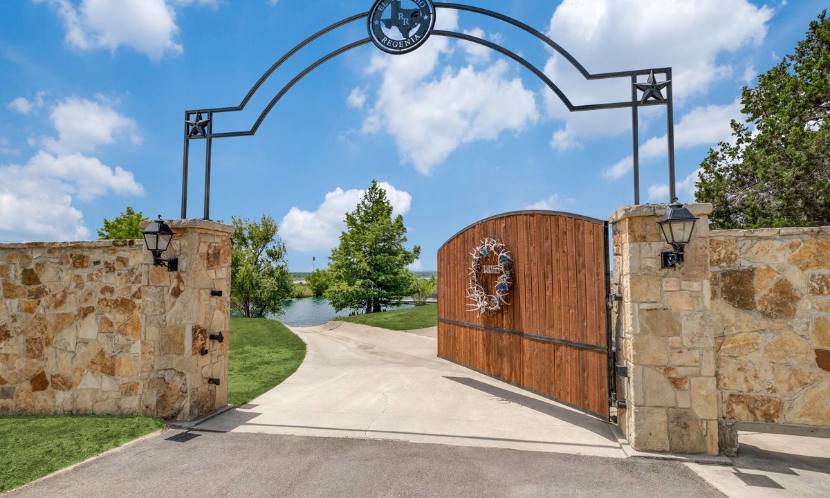 Canyon Lake House | Beautiful Country Home on 25 Acres - Gorgeous Lake Views with Fully Stocked Pond