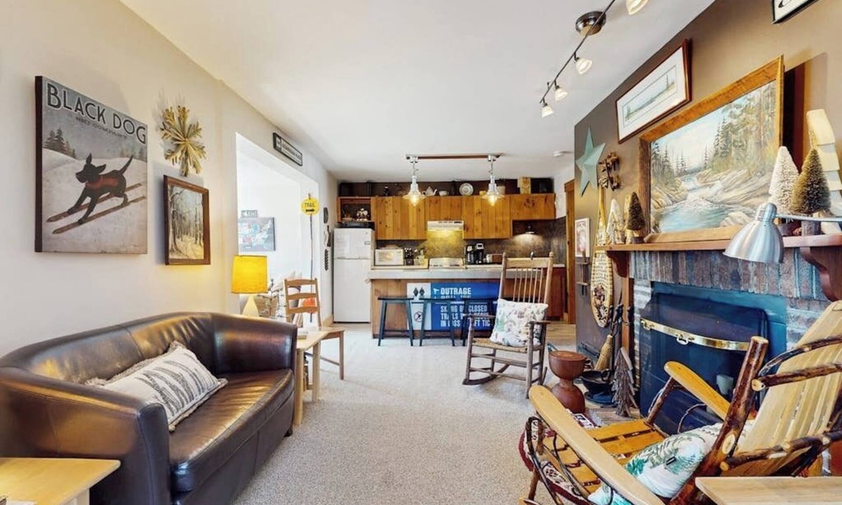 Proctorsville Condo | Beautiful retreat close to Okemo with free WiFi, private washer/dryer