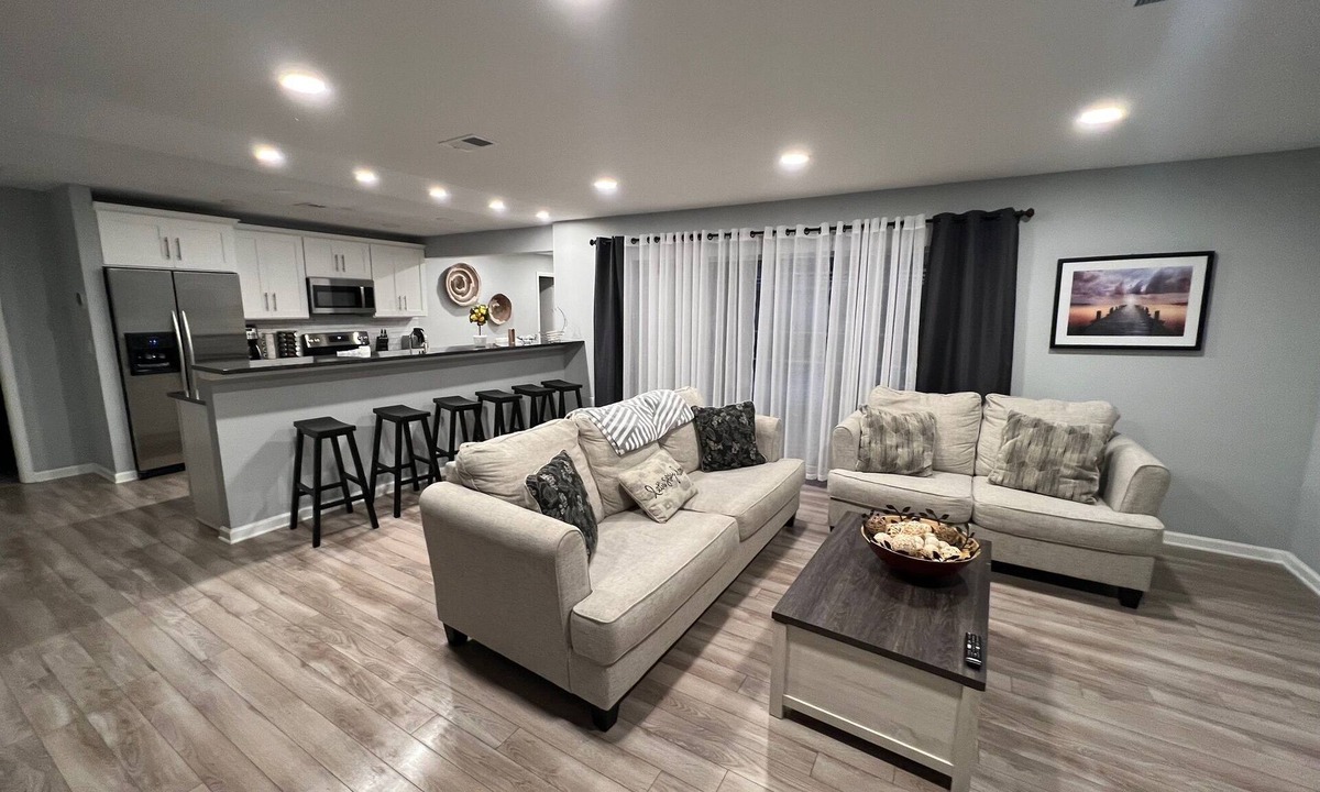South Venice House | Beautifully Remodeled La Victoria -vacation home