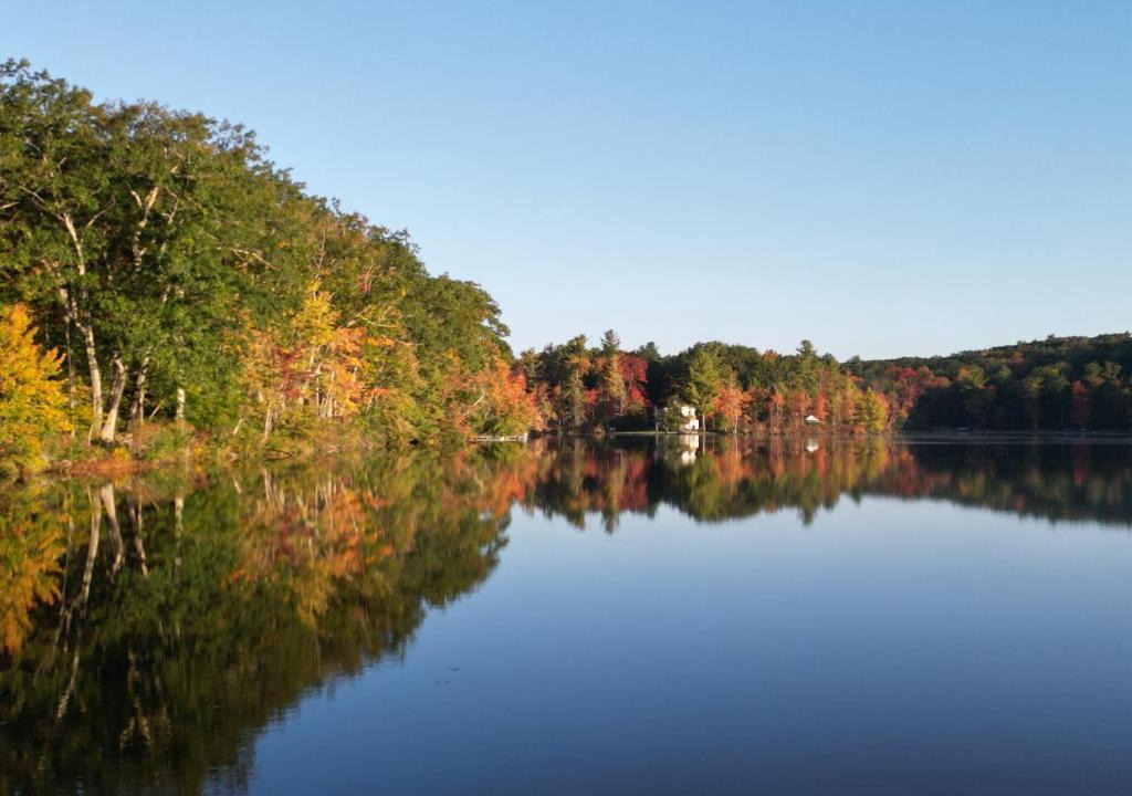 Otis Ski Chalet | Berkshire Fall Chalet Sauna, Lake & Firepit