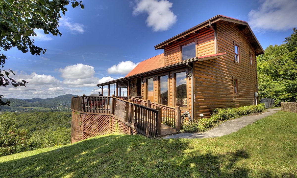 Smoky Mountains Cabin | Best Panoramic Views! 5 min. to National Park - Sleeps 10 - Top 10%