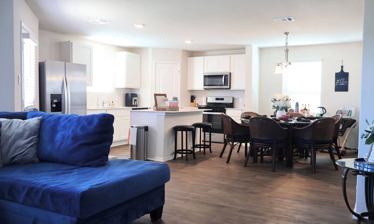 San Antonio House | Big Blue Modern Comfort w/Game Room & Family Fun